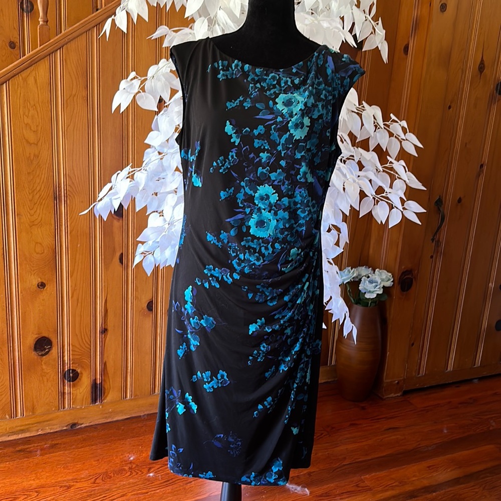 Chaps floral dress with ruching flattering slimming flawless stretchy year round